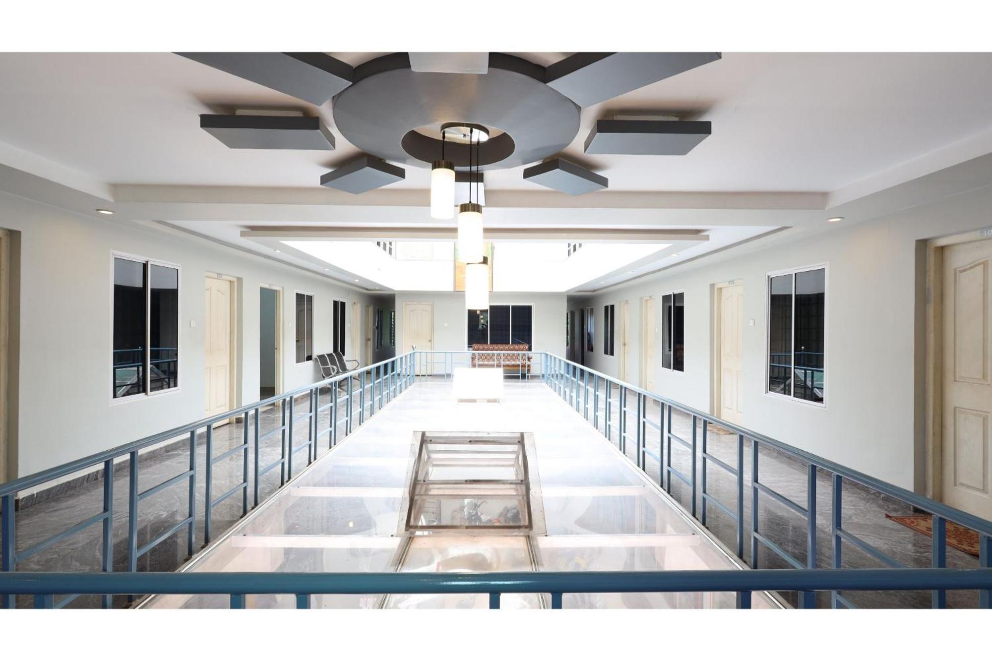 Collection O Ar Square Hotel Thrissur Bagian luar foto
