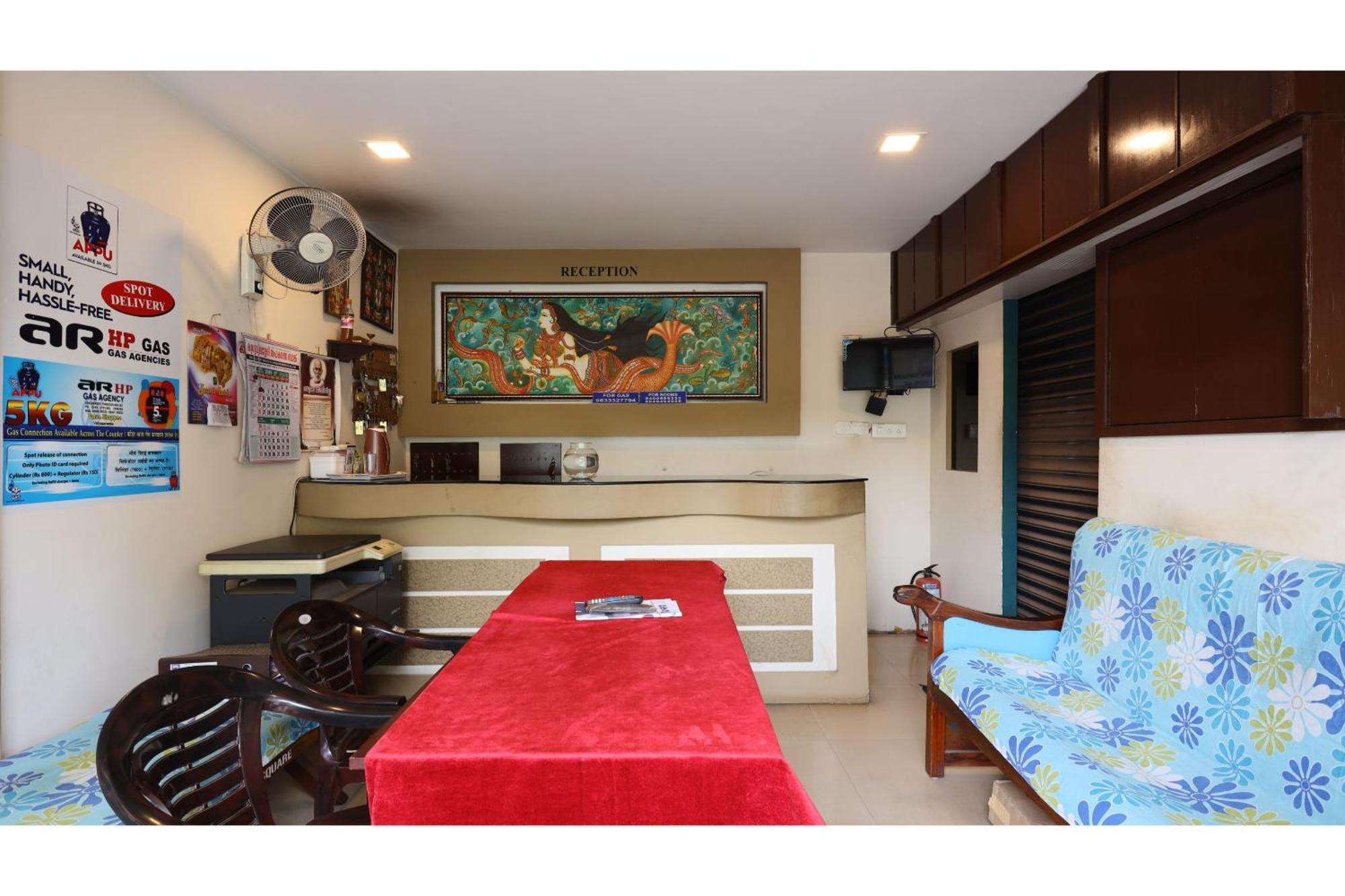 Collection O Ar Square Hotel Thrissur Bagian luar foto