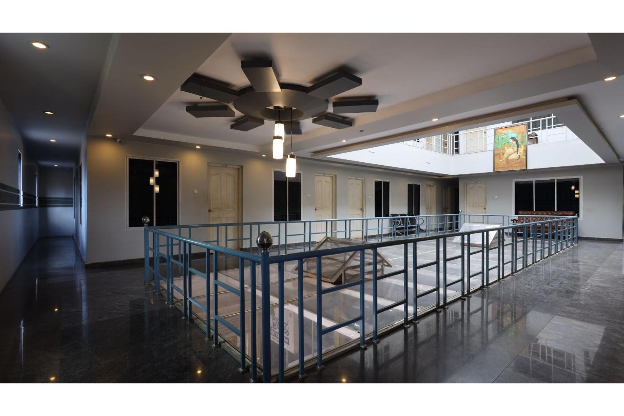 Collection O Ar Square Hotel Thrissur Bagian luar foto