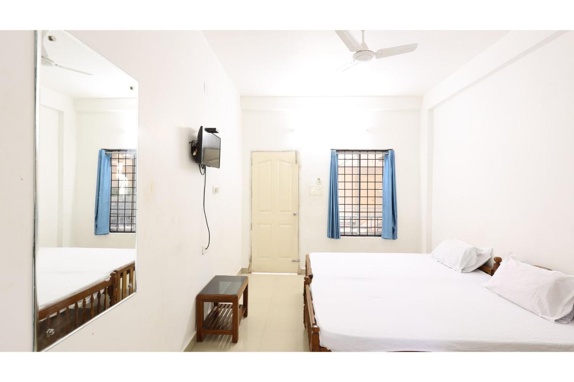 Collection O Ar Square Hotel Thrissur Bagian luar foto