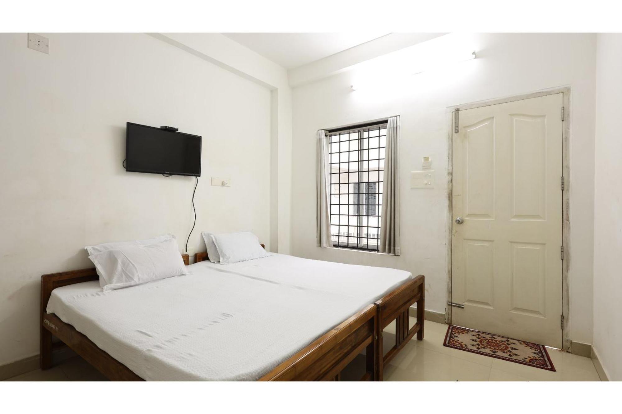 Collection O Ar Square Hotel Thrissur Bagian luar foto