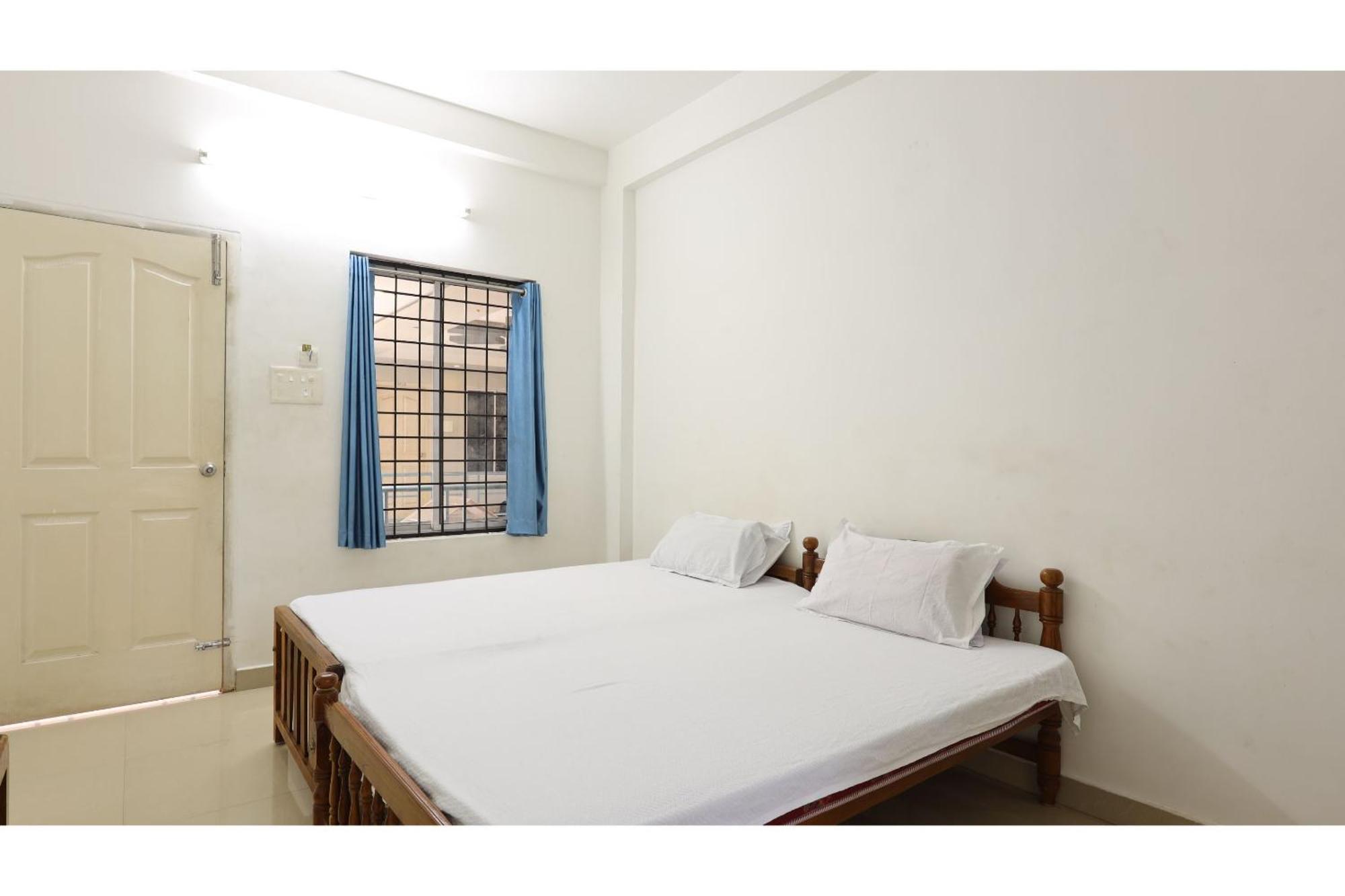 Collection O Ar Square Hotel Thrissur Bagian luar foto