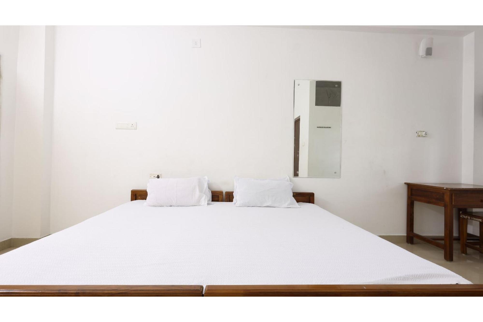 Collection O Ar Square Hotel Thrissur Bagian luar foto