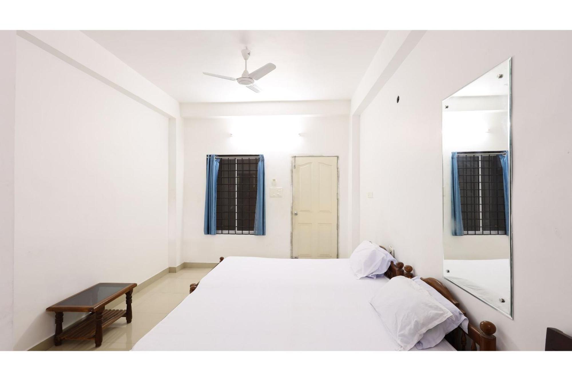 Collection O Ar Square Hotel Thrissur Bagian luar foto